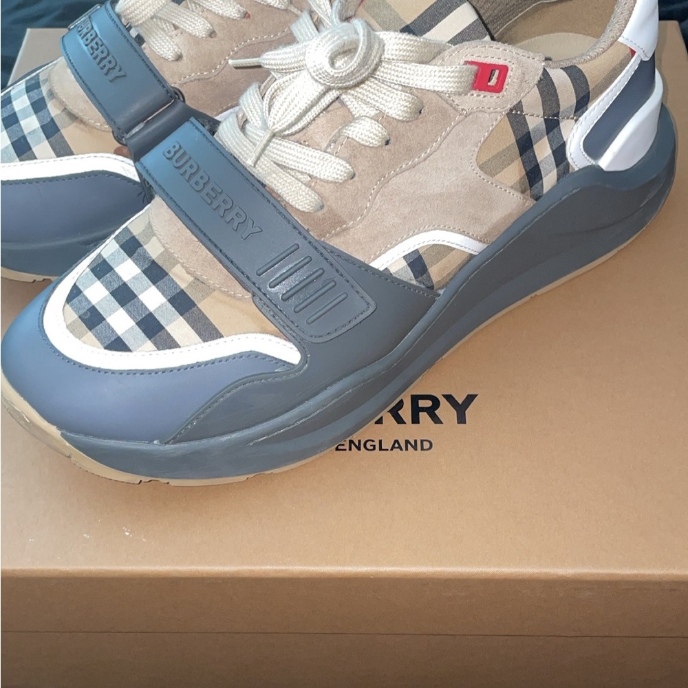 mens burberry shoes - Picture 3 of 3